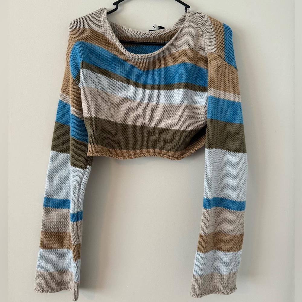 Brand: Gray Bandit. Type: cropped, off the shoulder sweater. Color: blue/tan